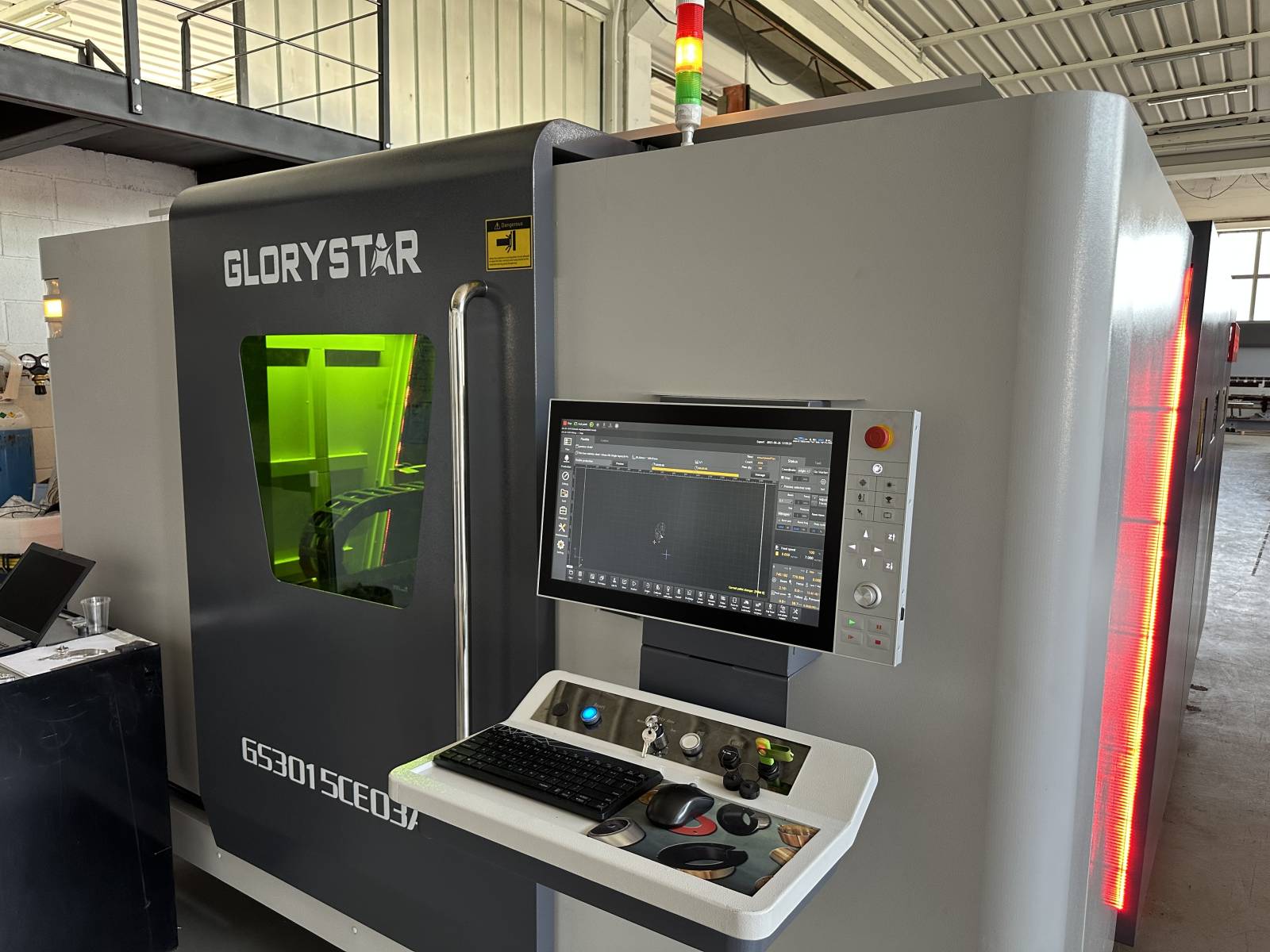 Machine de découpe laser fibre de démonstration GloryStar à vendre