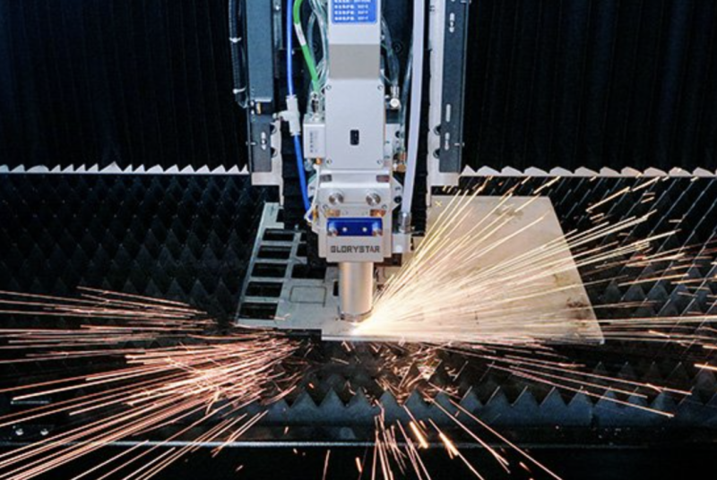 Machines de découpe laser fibre GloryStar pour tôle inox : des équipements fiables, puissants et adaptés à la production industrielle