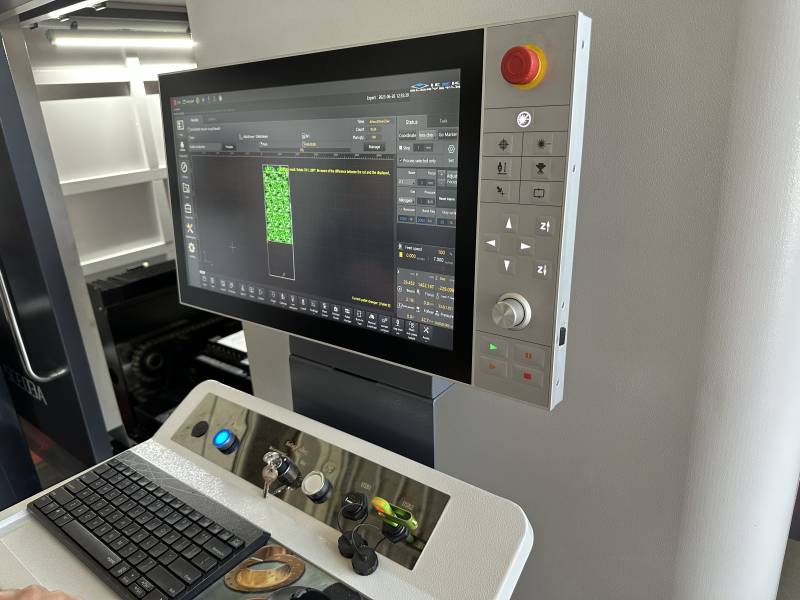 Acheter une machine de découpe laser à Fréjus : un choix stratégique face à la sous-traitance