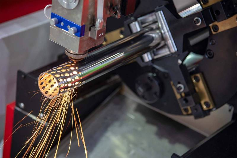 Machines de découpe laser fibre GloryStar pour tubes métalliques de petits diamètres à Nîmes : performance industrielle et précision au service des professionnels